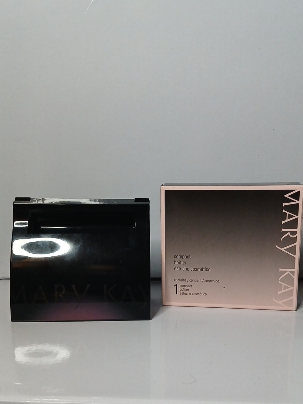 NIB Mary Kay Large Black Ultraversitile Compact Case with Blush Pink Accent